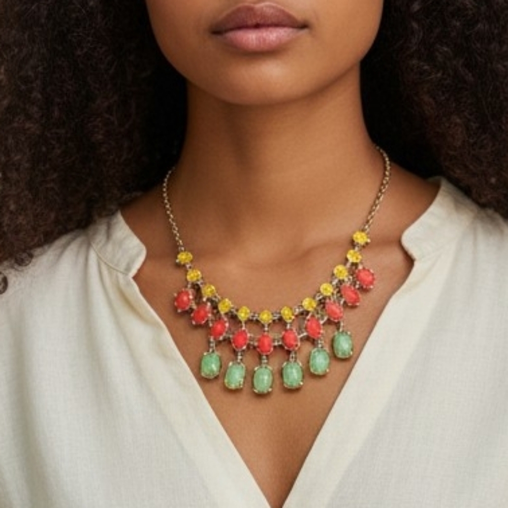 💥Beautiful Gold-Tone Statement Bib Necklace!